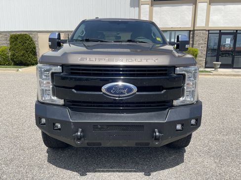 Used 2019 Ford F250 XLT w/ XLT Premium Package AWD/4WD image 9