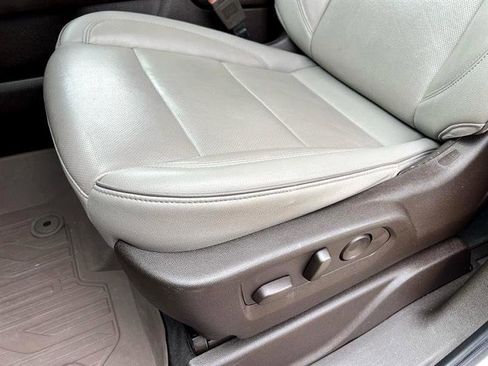 Used 2021 GMC Yukon SLT w/ SLT Premium Package image 17