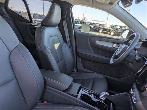 Used 2025 Volvo XC40 B5 Ultra w/ Climate Package image 23