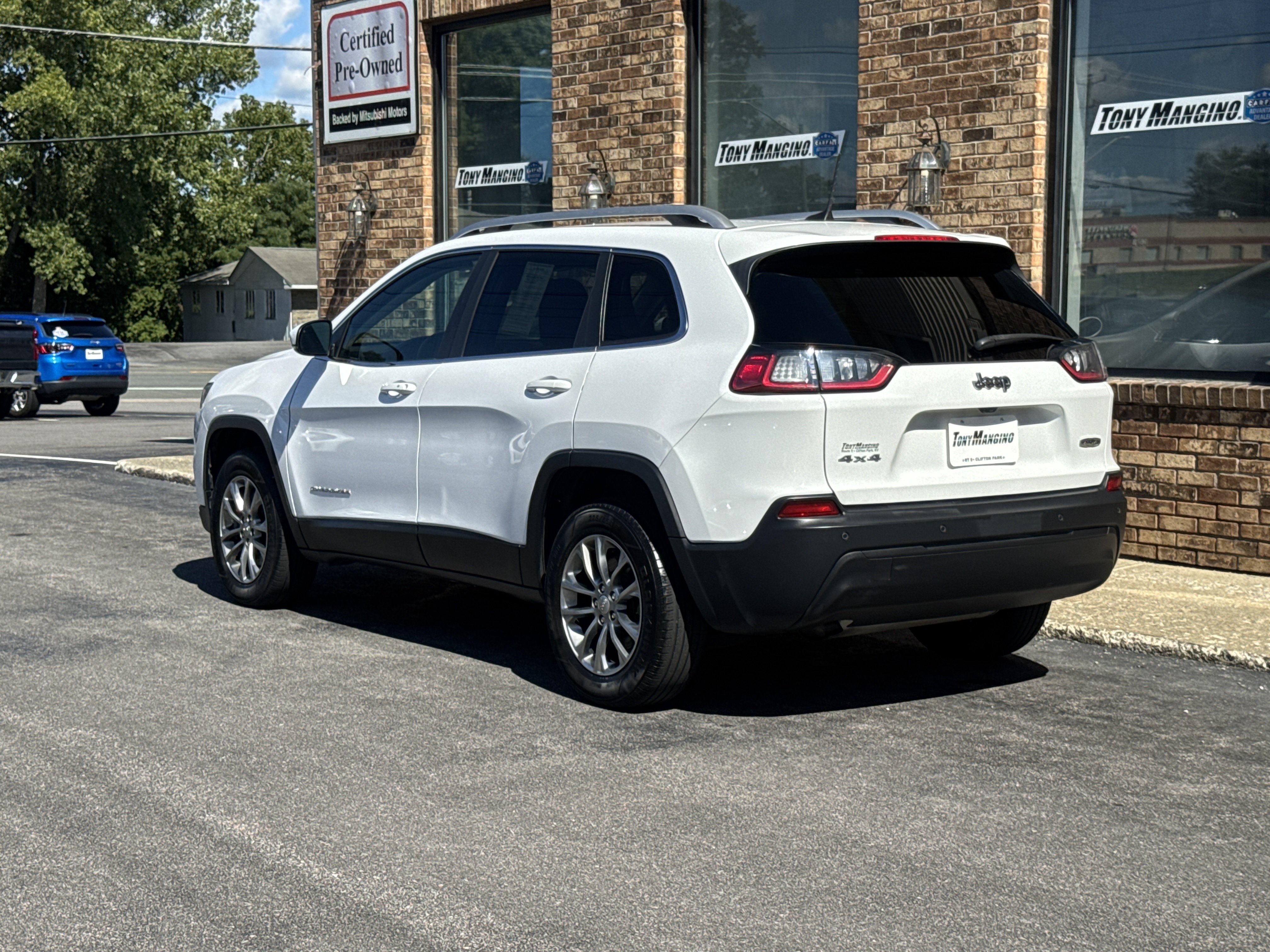Used 2020 Jeep Cherokee Latitude Plus w/ Cold Weather Group AWD/4WD image 3