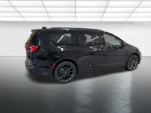 New 2026 Chrysler Pacifica Select w/ S Appearance Package image 7