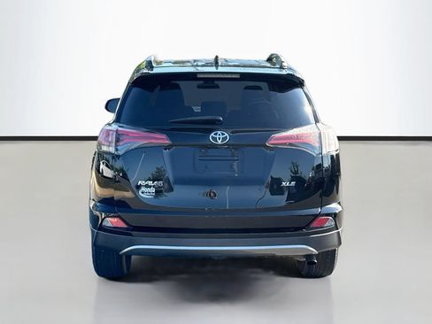 Used 2018 Toyota RAV4 XLE FWD image 5