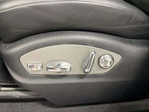 Used 2023 Porsche Macan Turbo AWD/4WD image 12