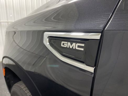 Used 2024 GMC Yukon XL SLT image 43