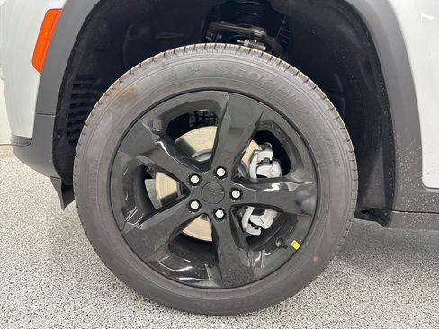 New 2025 Jeep Grand Cherokee L Limited w/ Black Appearance Package image 10