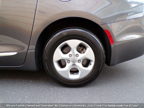 Used 2017 Chrysler Pacifica Touring-L Plus image 62