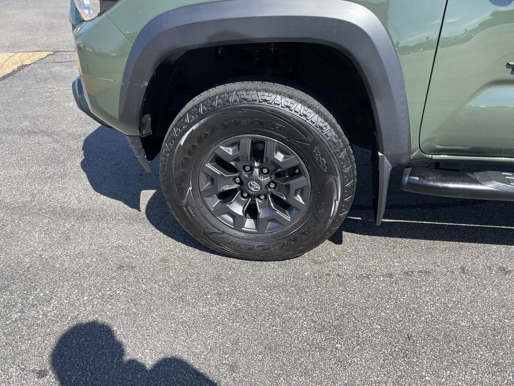 Used 2021 Toyota Tacoma SR5 w/ Trail Edition AWD/4WD image 11