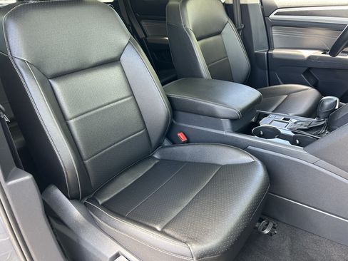 Used 2023 Volkswagen Atlas SE w/ Panoramic Sunroof Package FWD image 8
