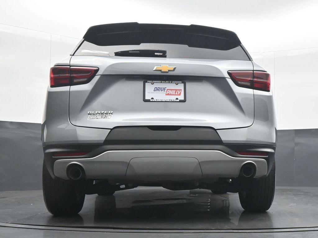 Used 2025 Chevrolet Blazer LT FWD image 30
