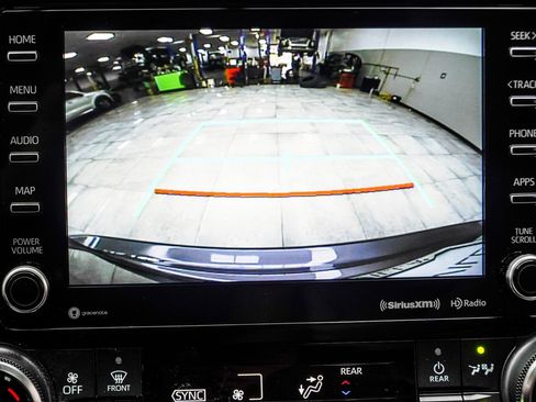 Used 2022 Toyota Highlander XLE image 24