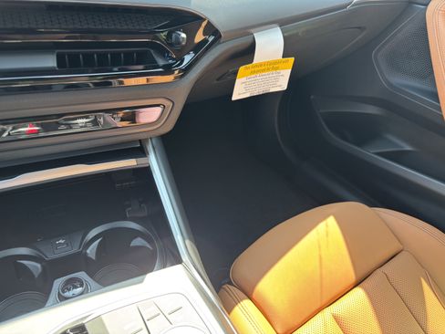 Used 2025 BMW 230i Coupe w/ Premium Package image 17