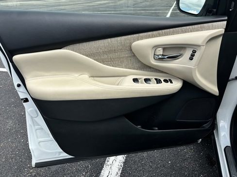 Used 2023 Nissan Murano SL image 9