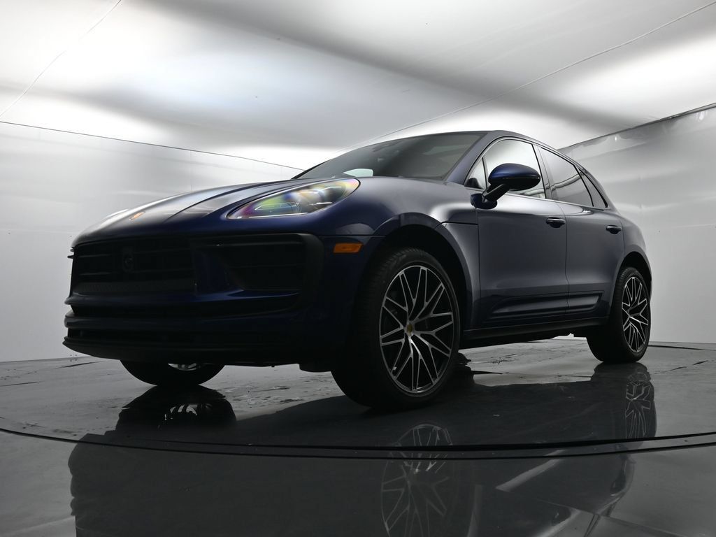 Certified 2025 Porsche Macan AWD/4WD image 45