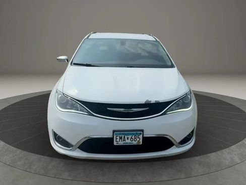 Used 2017 Chrysler Pacifica Limited w/ UConnect Theater Package FWD image 2