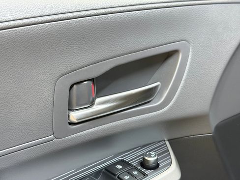 Used 2023 Toyota Sienna XSE FWD image 24