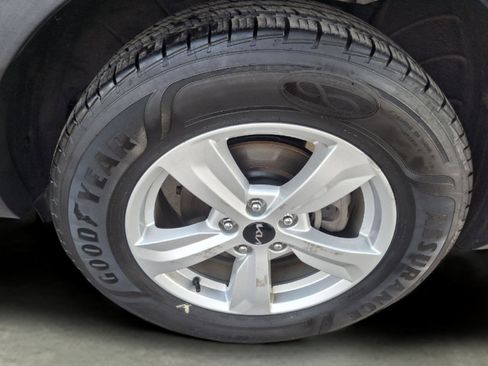 Used 2022 Kia Sorento LX image 8