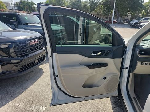 Used 2023 GMC Acadia Denali w/ Denali Ultimate Package FWD image 21