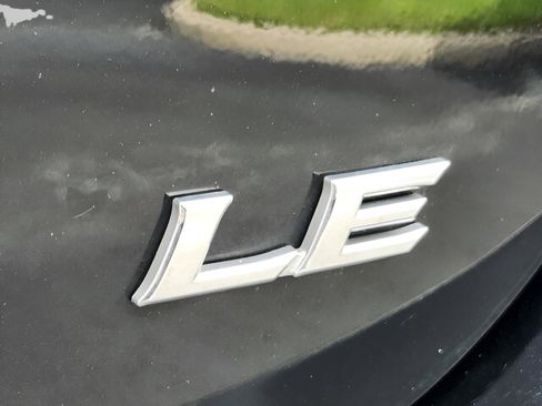 Used 2020 Toyota Camry LE image 33