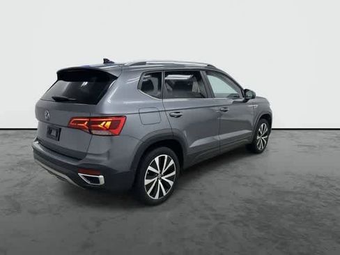 Used 2024 Volkswagen Taos SE FWD image 4