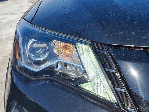 Used 2020 Nissan Pathfinder SL image 9