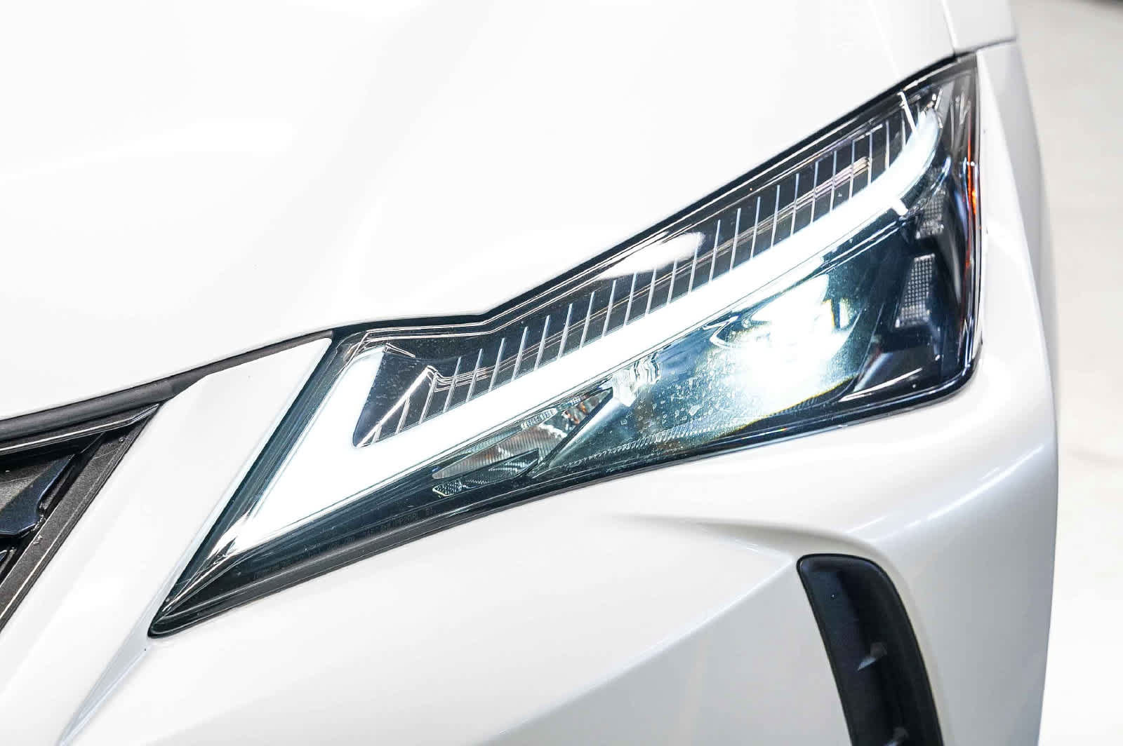 Used 2024 Lexus UX 250h FWD w/ Premium Package image 7