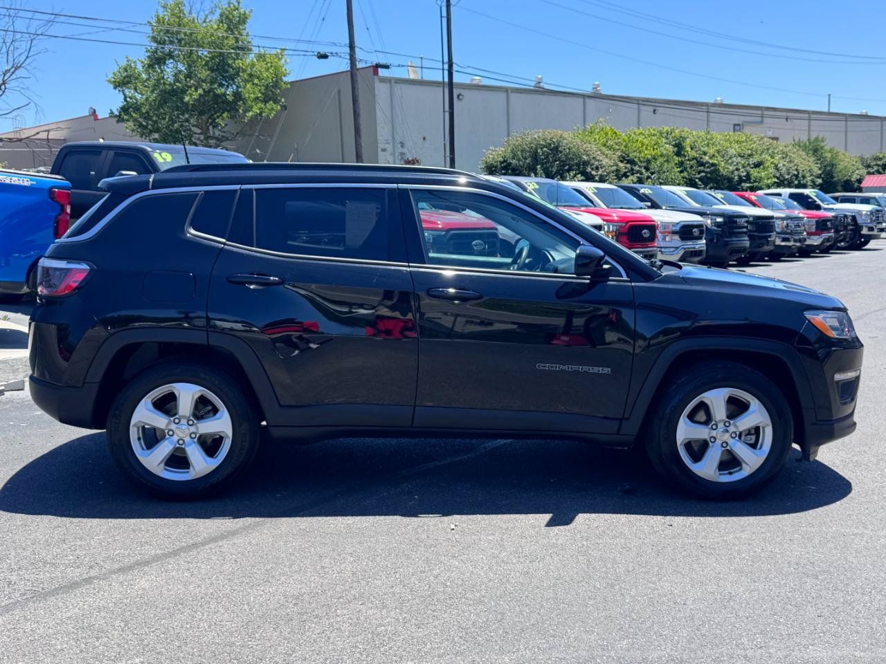 Used 2021 Jeep Compass Latitude FWD image 2