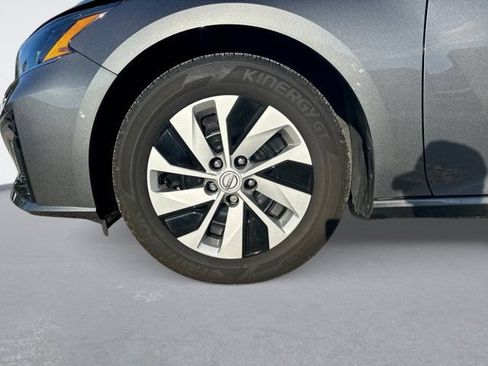 Used 2025 Nissan Altima 2.5 S FWD image 12