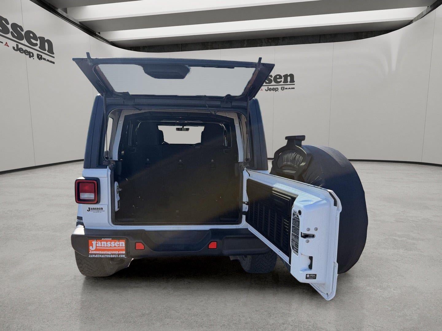 Used 2021 Jeep Wrangler Unlimited Sahara AWD/4WD image 29