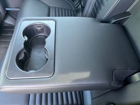 New 2025 Land Rover Discovery S image 24