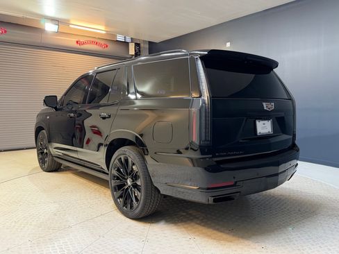 Certified 2025 Cadillac Escalade Sport Platinum w/ LPO, ONYX Package AWD/4WD image 3