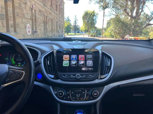 Used 2017 Chevrolet Volt LT w/ Comfort Package image 15