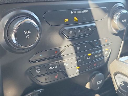 Used 2023 Ford Ranger Lariat w/ Tremor Off-Road Package image 34