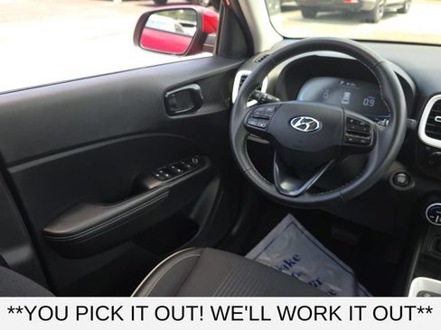 Used 2025 Hyundai Venue Limited FWD image 27