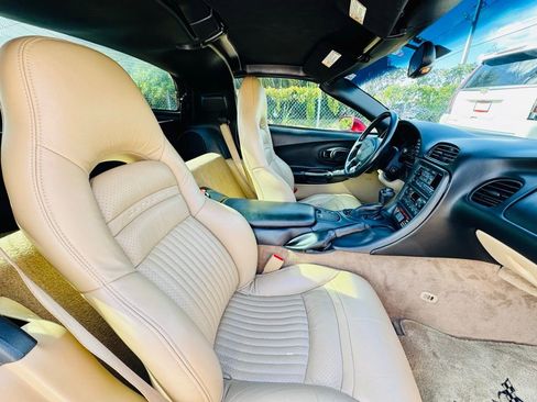 Used 2004 Chevrolet Corvette 2D Coupe w/ Roof Package image 19