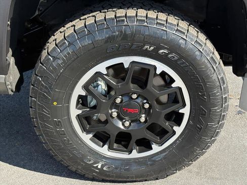 Used 2025 Toyota Tacoma TRD Off-Road image 32