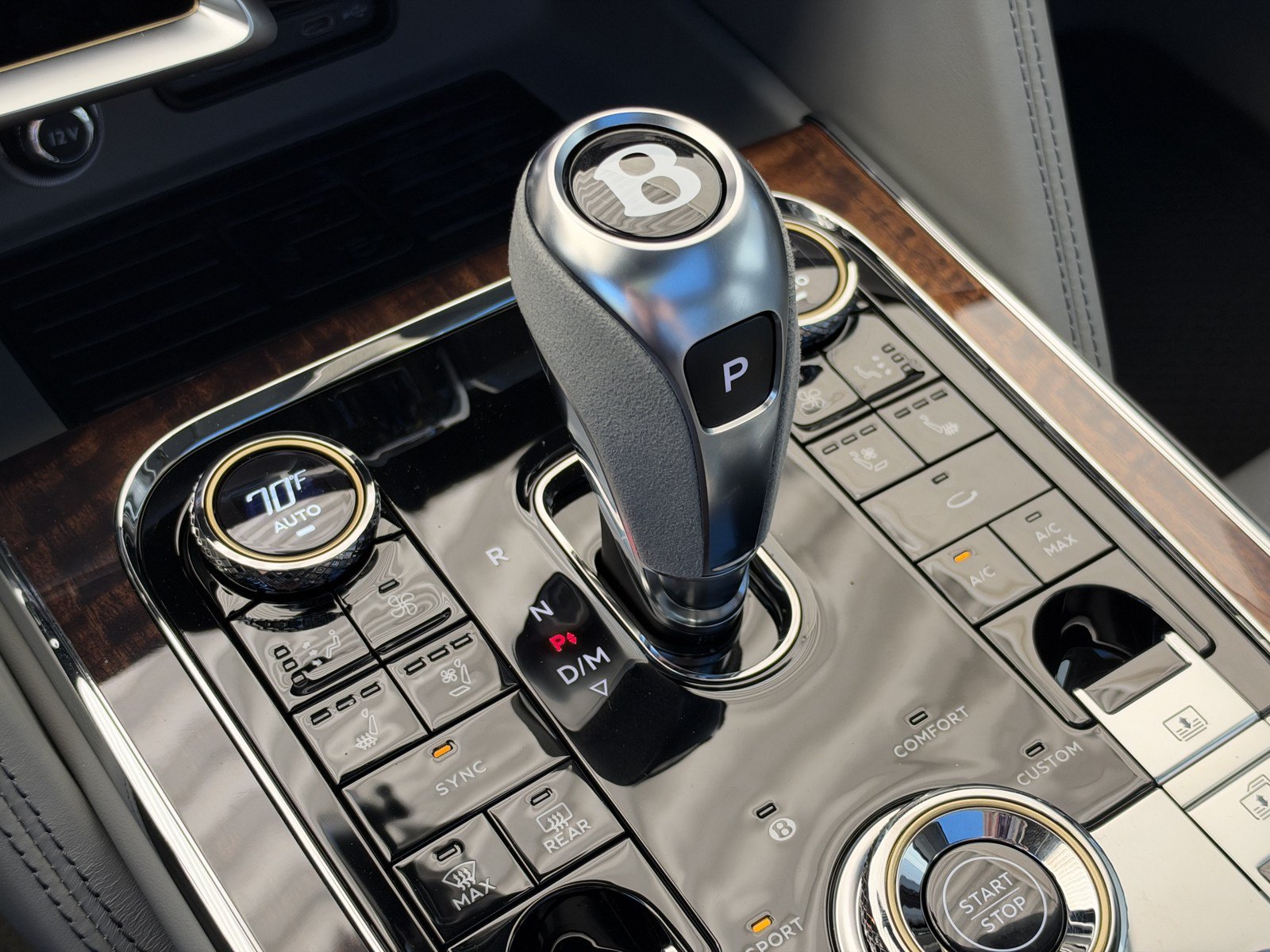 Certified 2025 Bentley Flying Spur Plug-In Hybrid AWD/4WD image 30