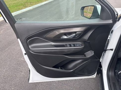 Used 2024 GMC Terrain SLE image 18