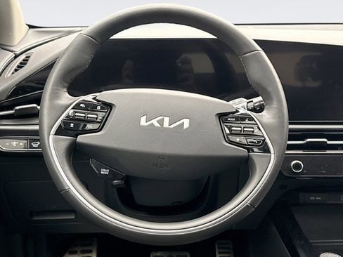 Used 2023 Kia Niro SX Touring FWD image 12
