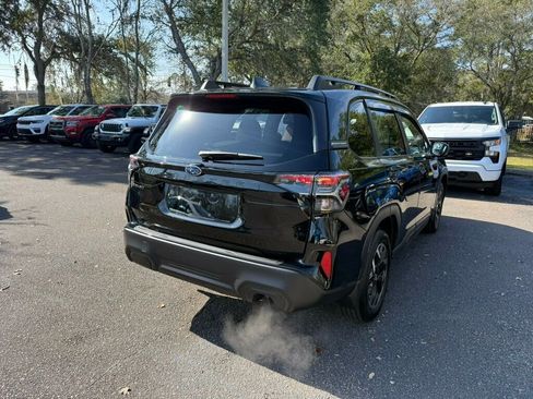 Used 2025 Subaru Forester Premium image 11