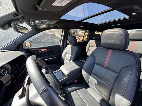 Used 2024 Chevrolet Traverse RS image 12