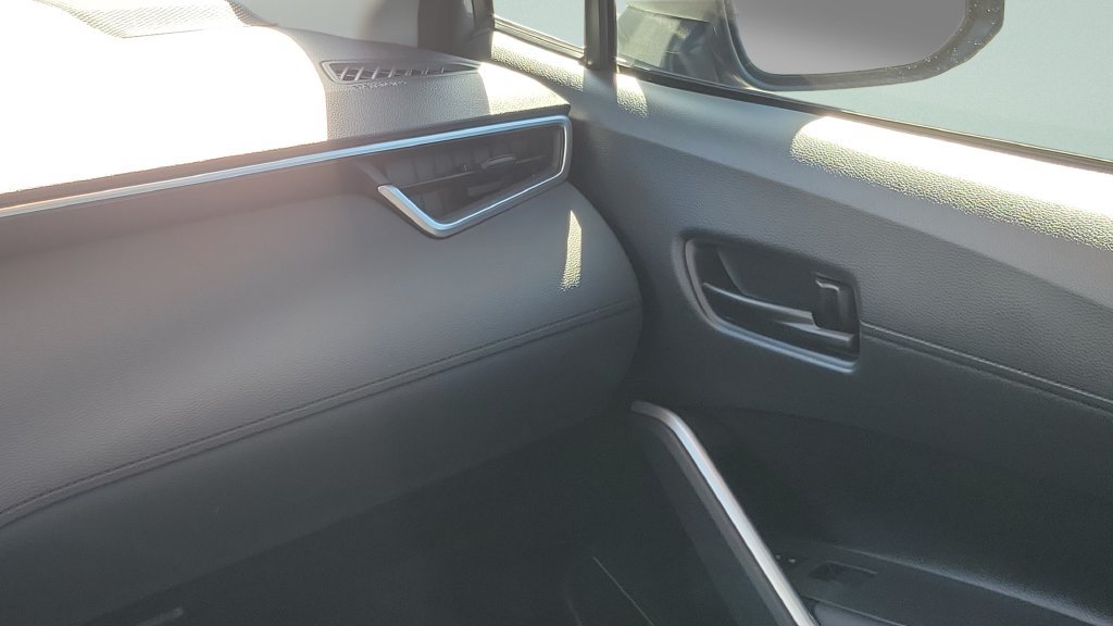 Used 2024 Toyota Corolla Cross LE w/ Moonroof Package FWD image 12