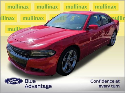 Used 2018 Dodge Charger R/T RWD image 2
