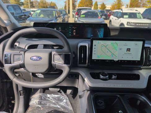 New 2025 Ford Expedition Active image 19