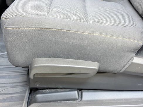Used 2020 Chevrolet Traverse LT FWD image 21