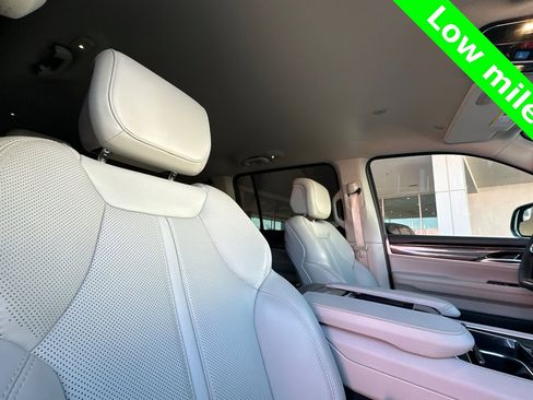 Used 2024 Jeep Wagoneer Base image 22