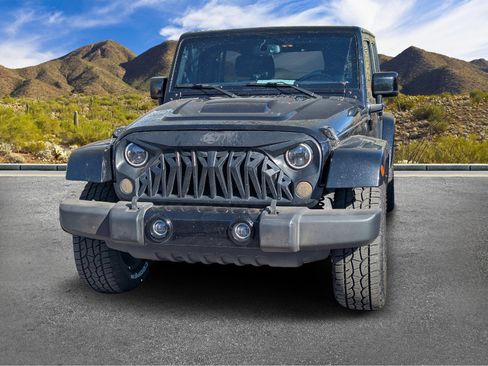 Used 2015 Jeep Wrangler Unlimited Sahara image 11