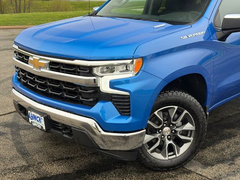 Used 2025 Chevrolet Silverado 1500 LT AWD/4WD image 8