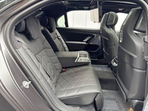 Used 2023 BMW i7 xDrive60 AWD/4WD image 53