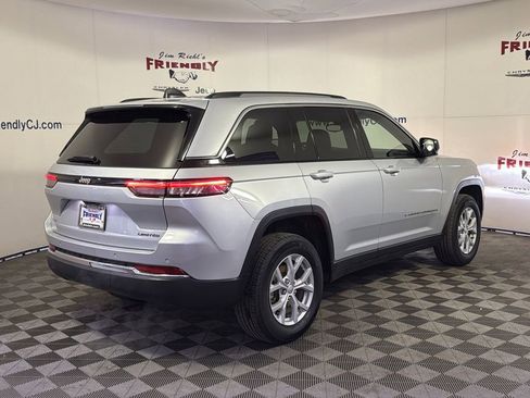 Used 2023 Jeep Grand Cherokee Limited image 3