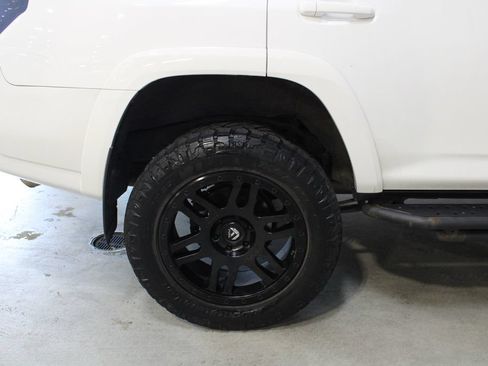 Used 2021 Toyota 4Runner TRD Off-Road Premium w/ Moonroof Package AWD/4WD image 26